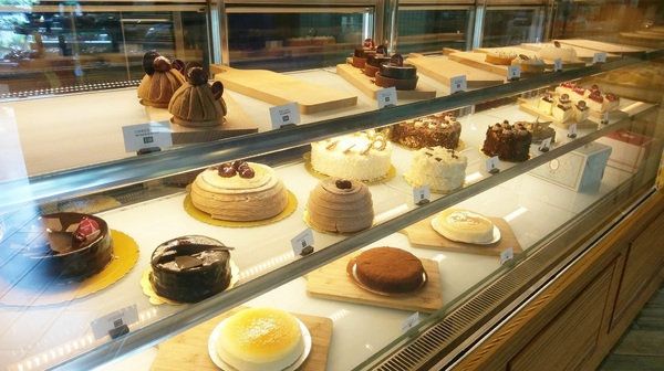 BISTRO181 法式烘焙坊：桃園龜山Bistro181 法式烘焙坊-主打健康天然麵包，採用自種植物 ，現正推出派對餐盒 ，還有法國麵包裹烤雞超吸睛!!聖誕節不用再東奔西跑