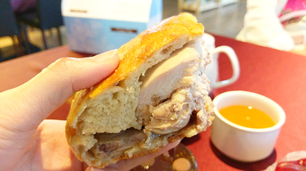 BISTRO181 法式烘焙坊：桃園龜山Bistro181 法式烘焙坊-主打健康天然麵包，採用自種植物 ，現正推出派對餐盒 ，還有法國麵包裹烤雞超吸睛!!聖誕節不用再東奔西跑