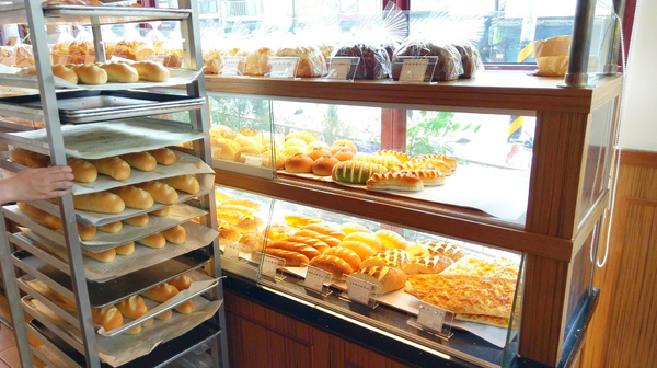 BISTRO181 法式烘焙坊：桃園龜山Bistro181 法式烘焙坊-主打健康天然麵包，採用自種植物 ，現正推出派對餐盒 ，還有法國麵包裹烤雞超吸睛!!聖誕節不用再東奔西跑