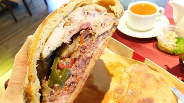 BISTRO181 法式烘焙坊：桃園龜山Bistro181 法式烘焙坊-主打健康天然麵包，採用自種植物 ，現正推出派對餐盒 ，還有法國麵包裹烤雞超吸睛!!聖誕節不用再東奔西跑