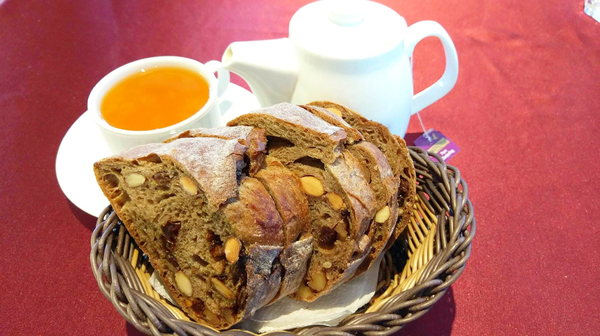 BISTRO181 法式烘焙坊：桃園龜山Bistro181 法式烘焙坊-主打健康天然麵包，採用自種植物 ，現正推出派對餐盒 ，還有法國麵包裹烤雞超吸睛!!聖誕節不用再東奔西跑