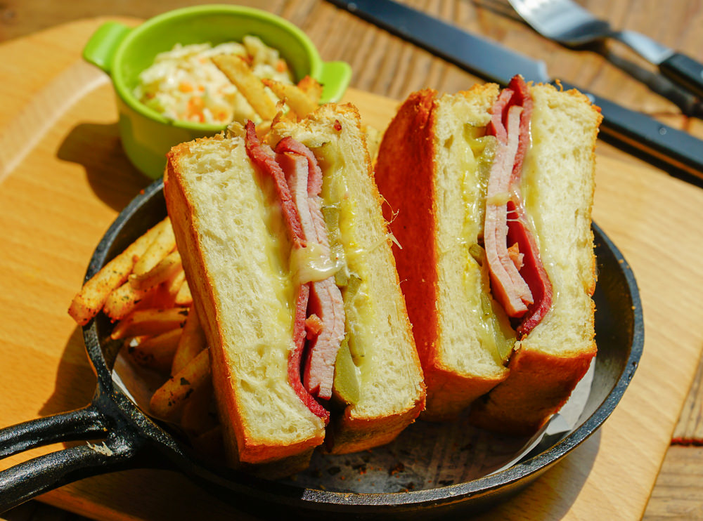 [高雄]NOW & THEN by nybc-駁二區超有型工業風早午餐餐廳! - 美食好芃友