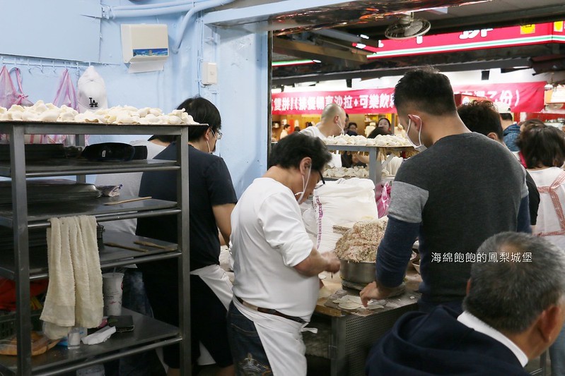 南機場夜市第一名排隊美食『來來水餃』豬肉大白菜水餃、限量韭菜水餃、酸辣湯，內用外帶，菜單價位(捷運小南門站)