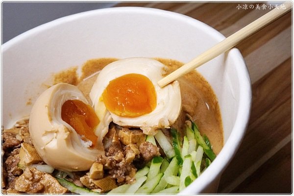 老陳涼麵逢甲店:台中西屯』老陳涼麵║逢甲排隊宵夜美食!台北爆紅涼麵來台中了,麻醬+炸醬雙重口感,超狂!