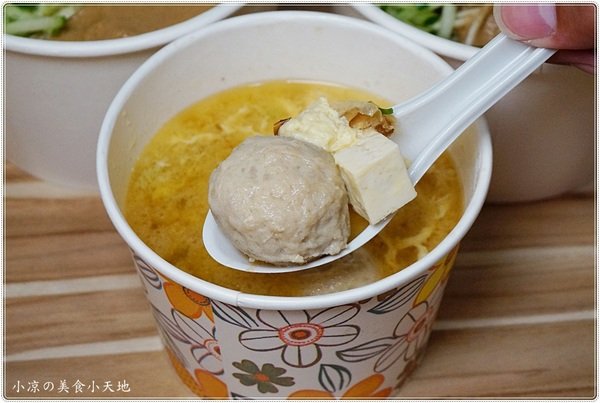 老陳涼麵逢甲店:台中西屯』老陳涼麵║逢甲排隊宵夜美食!台北爆紅涼麵來台中了,麻醬+炸醬雙重口感,超狂!