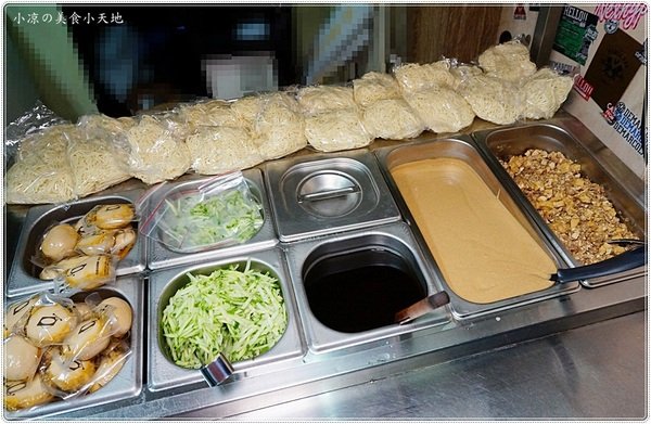 老陳涼麵逢甲店:台中西屯』老陳涼麵║逢甲排隊宵夜美食!台北爆紅涼麵來台中了,麻醬+炸醬雙重口感,超狂!