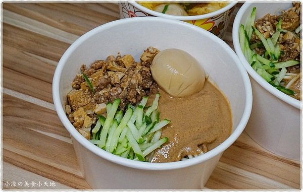 老陳涼麵逢甲店:台中西屯』老陳涼麵║逢甲排隊宵夜美食!台北爆紅涼麵來台中了,麻醬+炸醬雙重口感,超狂!