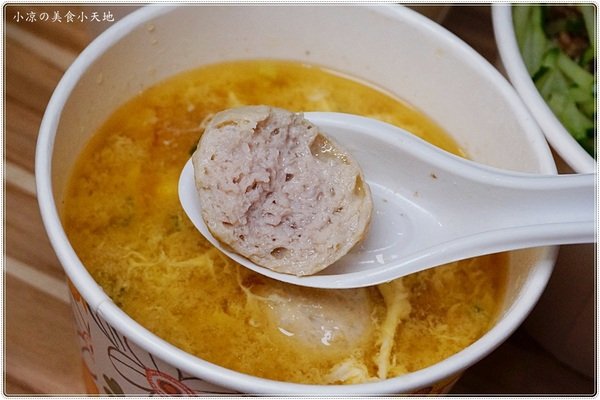 老陳涼麵逢甲店:台中西屯』老陳涼麵║逢甲排隊宵夜美食!台北爆紅涼麵來台中了,麻醬+炸醬雙重口感,超狂!