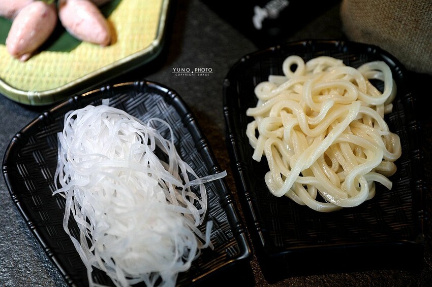 台北市信義區火鍋控新選擇！粵式煲湯「胡椒豬肚雞」當鍋底 細火慢燉濃郁香醇 一吃就愛上｜撈王鍋物料理(台北世貿101站)