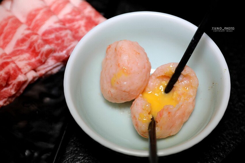 台北市信義區火鍋控新選擇！粵式煲湯「胡椒豬肚雞」當鍋底 細火慢燉濃郁香醇 一吃就愛上｜撈王鍋物料理(台北世貿101站)