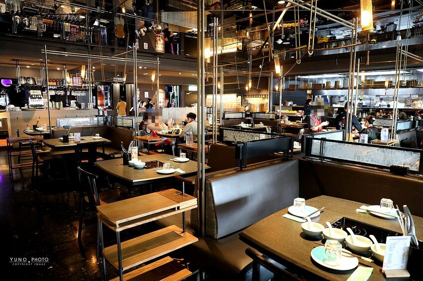 台北市信義區火鍋控新選擇！粵式煲湯「胡椒豬肚雞」當鍋底 細火慢燉濃郁香醇 一吃就愛上｜撈王鍋物料理(台北世貿101站)