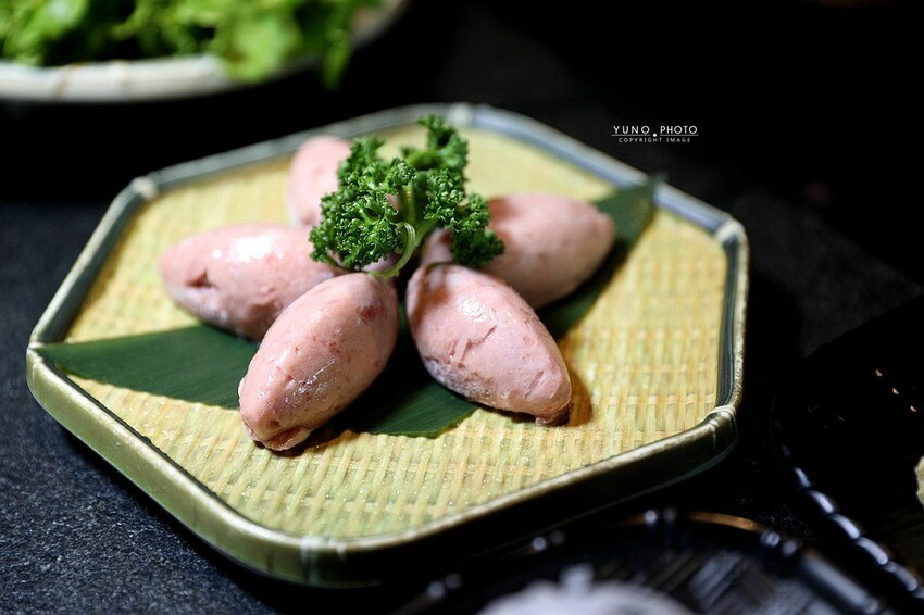 台北市信義區火鍋控新選擇！粵式煲湯「胡椒豬肚雞」當鍋底 細火慢燉濃郁香醇 一吃就愛上｜撈王鍋物料理(台北世貿101站)