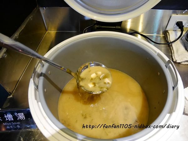 【台北信義美食】捷運市政府站 神田日式燒肉丼 平價日式丼飯 內用湯品、飲料無限供應 (15).JPG