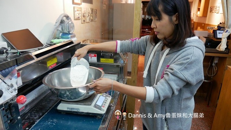 《新竹竹北美食》麵角麵食館メン角。每日限量“麵”才是真正的主角。只用麵粉和鹽水做出的美味Q彈的麵條 ︱家樂福附近 影片 《新竹竹北美食》麵角麵食館メン角。每日限量“麵”才是真正的主角。只用麵粉和鹽水做出的美味Q彈的麵條 ︱家樂福附近 影片