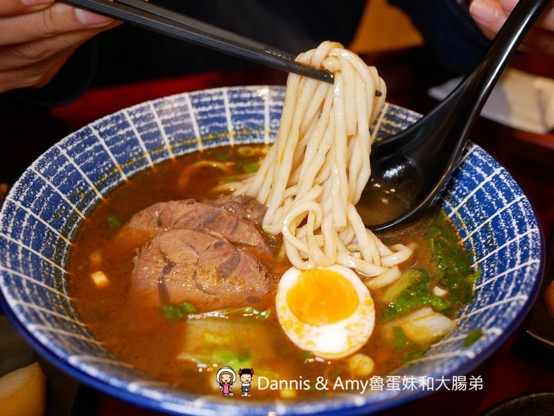 《新竹竹北美食》麵角麵食館メン角。每日限量“麵”才是真正的主角。只用麵粉和鹽水做出的美味Q彈的麵條 ︱家樂福附近 影片 《新竹竹北美食》麵角麵食館メン角。每日限量“麵”才是真正的主角。只用麵粉和鹽水做出的美味Q彈的麵條 ︱家樂福附近 影片