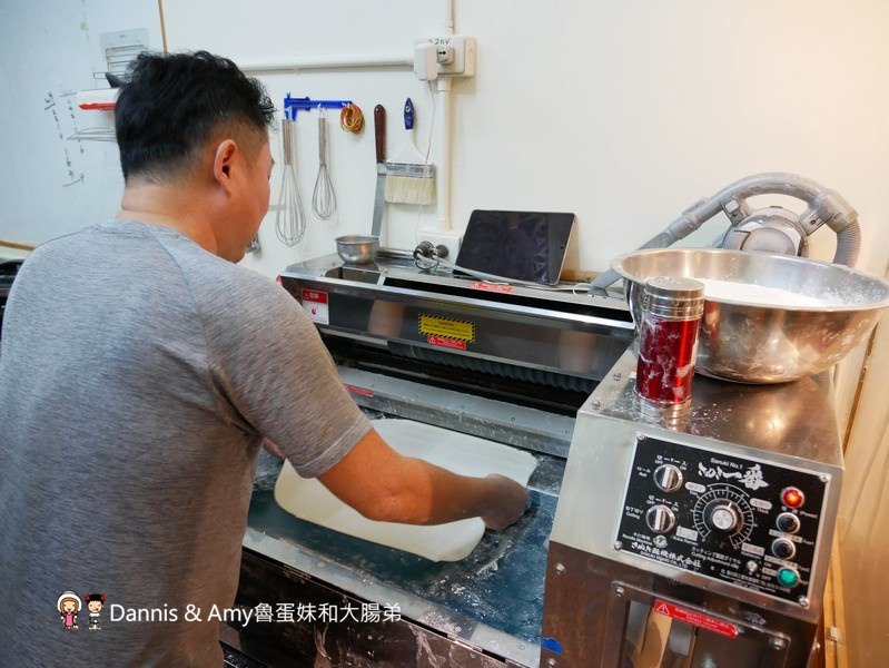 《新竹竹北美食》麵角麵食館メン角。每日限量“麵”才是真正的主角。只用麵粉和鹽水做出的美味Q彈的麵條 ︱家樂福附近 影片 《新竹竹北美食》麵角麵食館メン角。每日限量“麵”才是真正的主角。只用麵粉和鹽水做出的美味Q彈的麵條 ︱家樂福附近 影片