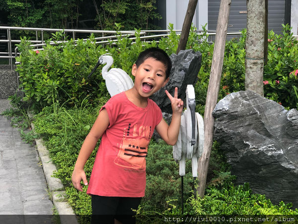 圓圓家出去玩-<宜蘭輕旅行>龍潭湖特色溜滑梯溜到小孩不要不要&潭酵天地兩層樓特色旋轉溜滑梯,免門票雨天備案