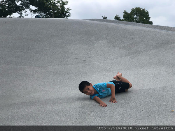 圓圓家出去玩-<宜蘭輕旅行>龍潭湖特色溜滑梯溜到小孩不要不要&潭酵天地兩層樓特色旋轉溜滑梯,免門票雨天備案