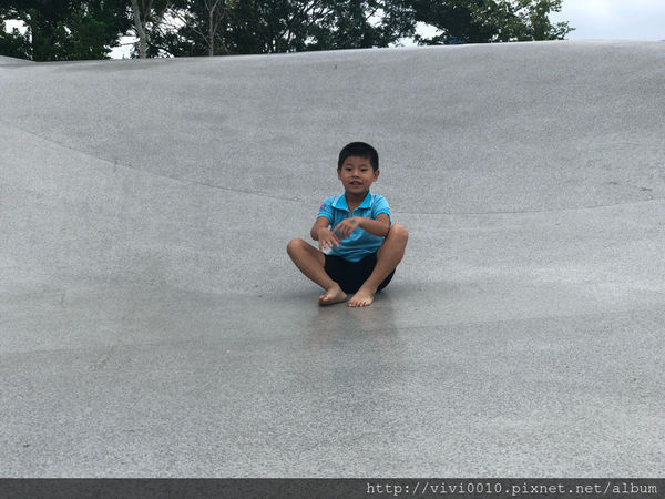 圓圓家出去玩-<宜蘭輕旅行>龍潭湖特色溜滑梯溜到小孩不要不要&潭酵天地兩層樓特色旋轉溜滑梯,免門票雨天備案