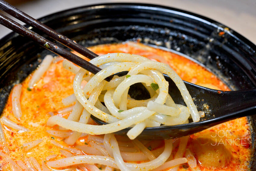 台北車站微風廣場【328加東叻沙】米其林推薦新加坡必吃美食來台灣啦