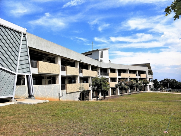 東海國小:【台中市景點】東海國小~可愛動物藝術裝置