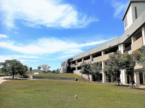 東海國小:【台中市景點】東海國小~可愛動物藝術裝置