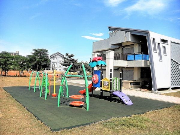東海國小:【台中市景點】東海國小~可愛動物藝術裝置