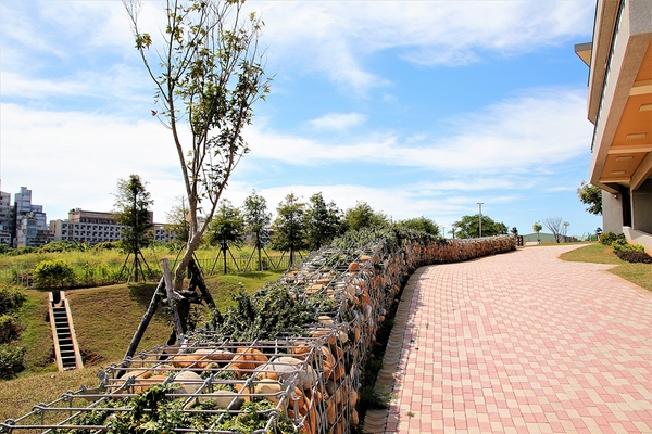 東海國小:【台中市景點】東海國小~可愛動物藝術裝置