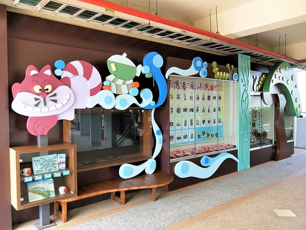 東海國小:【台中市景點】東海國小~可愛動物藝術裝置