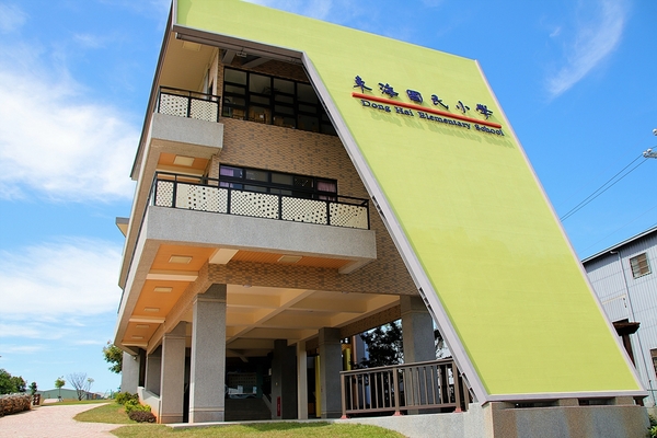 東海國小:【台中市景點】東海國小~可愛動物藝術裝置