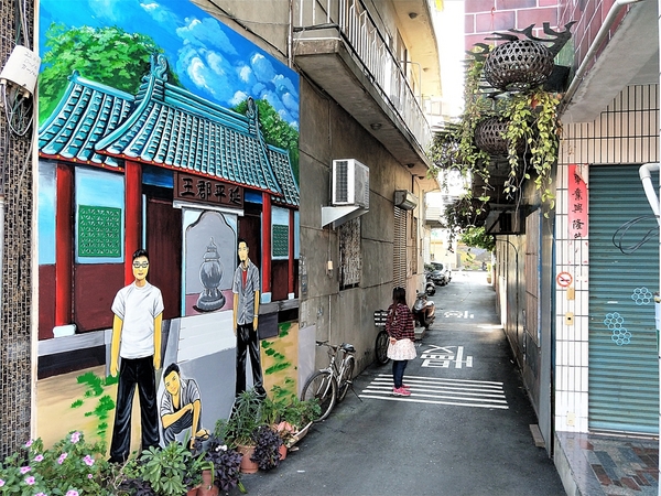 永靖故事牆 & 電影彩繪街:【彰化永靖景點】彰化永靖故事牆~港台巨星也有參與演出,記載歲月的牆和那年代的風華