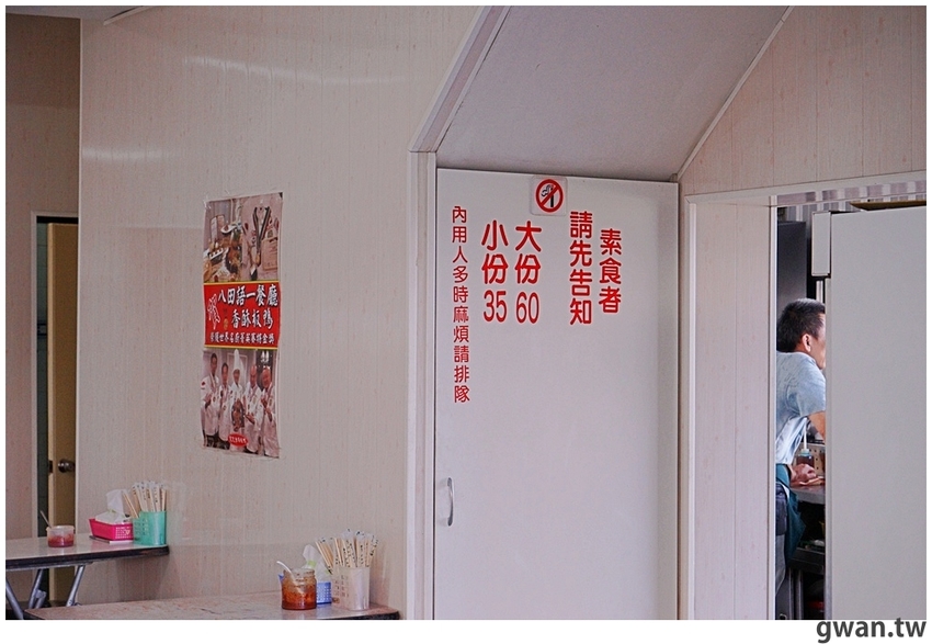 每天限量四小時，泡菜霸氣給一盤，在地人從小吃到大的店小二臭豆腐！