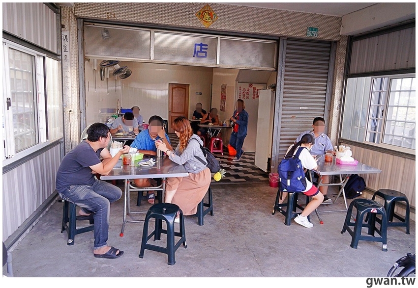 每天限量四小時，泡菜霸氣給一盤，在地人從小吃到大的店小二臭豆腐！