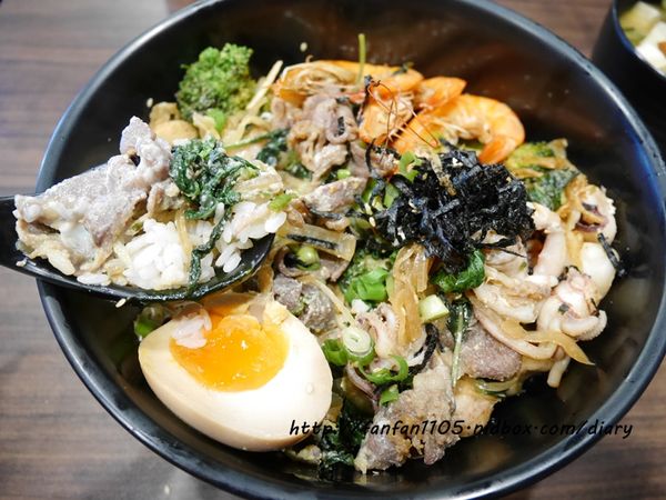 【三重丼飯】極之八丼飯 三重店 平價日式丼飯 學生免費加飯 內用免費送小菜 免費茶飲 免費湯品 (35).JPG