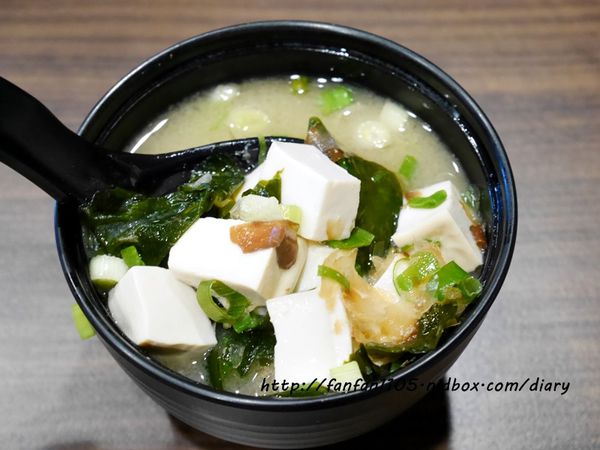 【三重丼飯】極之八丼飯 三重店 平價日式丼飯 學生免費加飯 內用免費送小菜 免費茶飲 免費湯品 (22).JPG