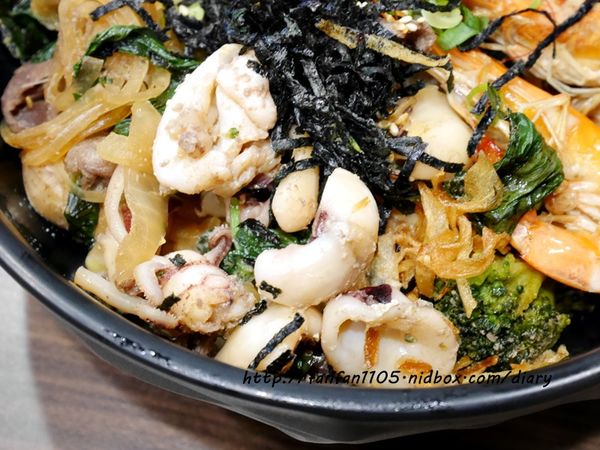 【三重丼飯】極之八丼飯 三重店 平價日式丼飯 學生免費加飯 內用免費送小菜 免費茶飲 免費湯品 (33).JPG