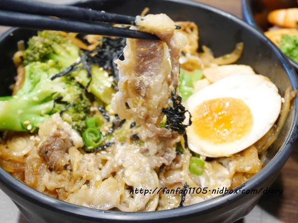 【三重丼飯】極之八丼飯 三重店 平價日式丼飯 學生免費加飯 內用免費送小菜 免費茶飲 免費湯品 (29).JPG