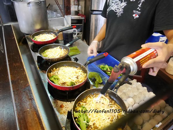【三重丼飯】極之八丼飯 三重店 平價日式丼飯 學生免費加飯 內用免費送小菜 免費茶飲 免費湯品 (36).JPG