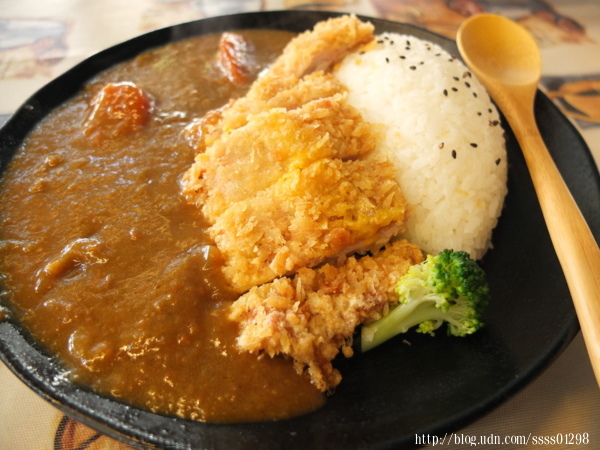 俏ciao平價義大利麵(台南大同店):台南美食【俏ciao平價義式料理】省荷包品嚐平價美味義大利麵 咖哩飯 台南南區午晚餐、家庭朋友聚餐好選擇