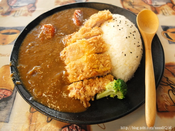 俏ciao平價義大利麵(台南大同店):台南美食【俏ciao平價義式料理】省荷包品嚐平價美味義大利麵 咖哩飯 台南南區午晚餐、家庭朋友聚餐好選擇