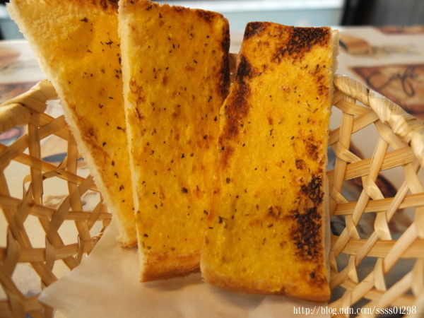 俏ciao平價義大利麵(台南大同店):台南美食【俏ciao平價義式料理】省荷包品嚐平價美味義大利麵 咖哩飯 台南南區午晚餐、家庭朋友聚餐好選擇