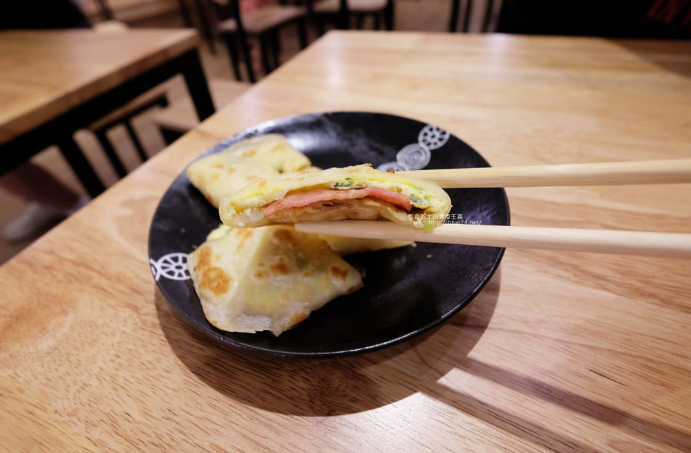 【台中西區 】日正豆漿-台中消夜早餐選擇.燒餅油條蔬食三明治豆花飯糰.廣三sogo商圈美食 - 藍色起士的美食主義