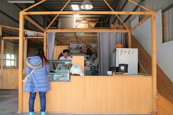 Yeti耶堤義士手工冰淇淋：【彰化員林景點】Yeti耶緹義式手工冰淇淋~假日限定木製溜滑梯