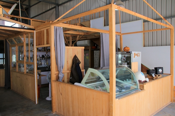 Yeti耶堤義士手工冰淇淋：【彰化員林景點】Yeti耶緹義式手工冰淇淋~假日限定木製溜滑梯