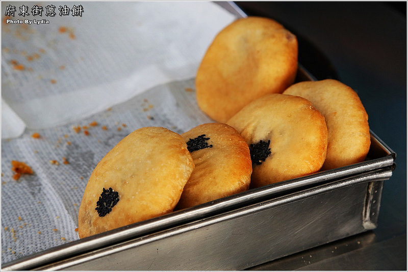 【食記│台南】府東街蔥油餅/芋頭餅~佛心價的無名炸物/巷弄銅板美食/內行人才知道/每日限量賣完就收