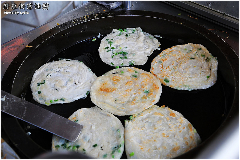 【食記│台南】府東街蔥油餅/芋頭餅~佛心價的無名炸物/巷弄銅板美食/內行人才知道/每日限量賣完就收