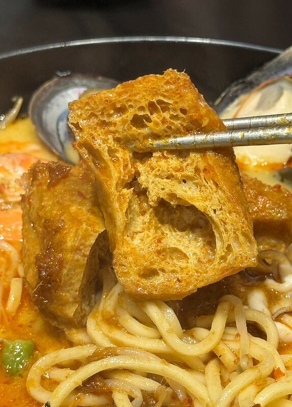 板橋站巷弄美食推薦!南洋風超人氣,星馬廚房必吃叻沙麵海南雞飯。