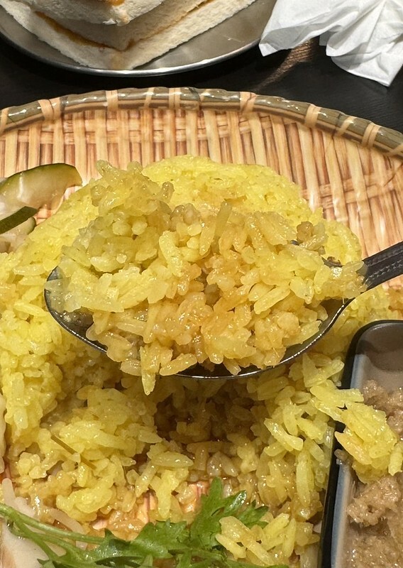 板橋站巷弄美食推薦!南洋風超人氣,星馬廚房必吃叻沙麵海南雞飯。