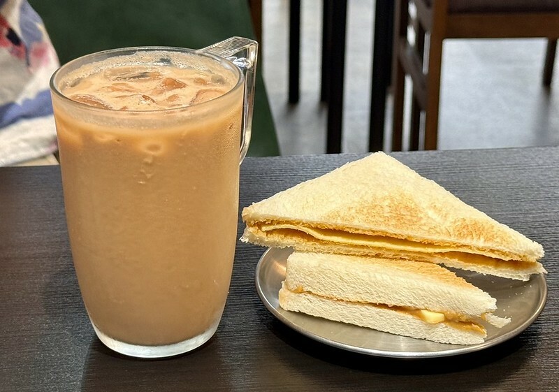 板橋站巷弄美食推薦!南洋風超人氣,星馬廚房必吃叻沙麵海南雞飯。