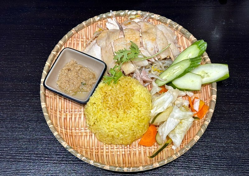 板橋站巷弄美食推薦!南洋風超人氣,星馬廚房必吃叻沙麵海南雞飯。